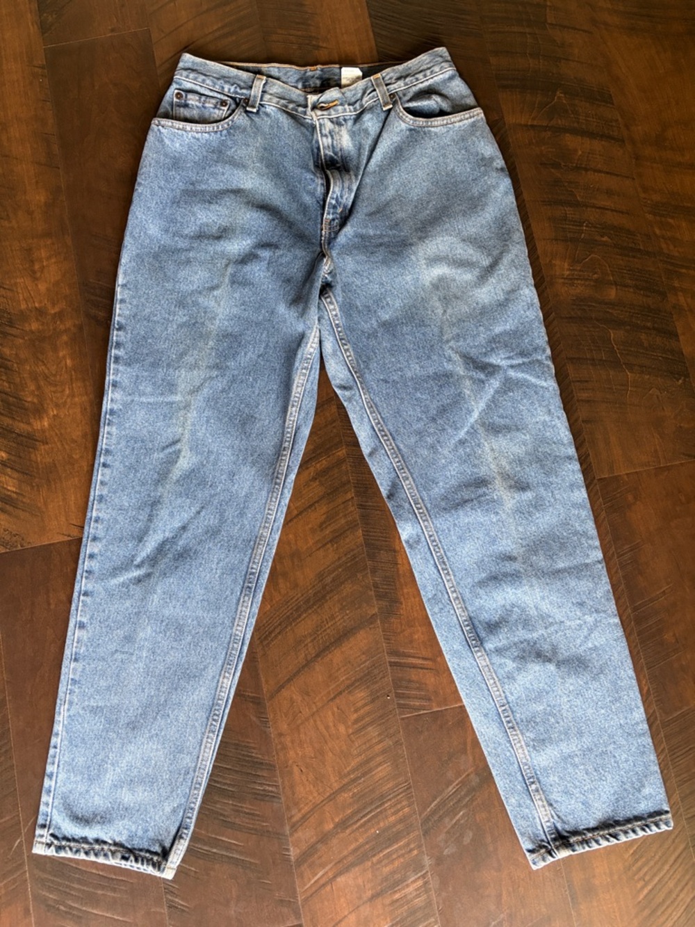 Levi's High-Rise Mom Jeans — Light Blue Wash